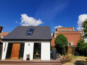 Hastings Casita, 'little house' self contained garden lodge, close to town and seafront